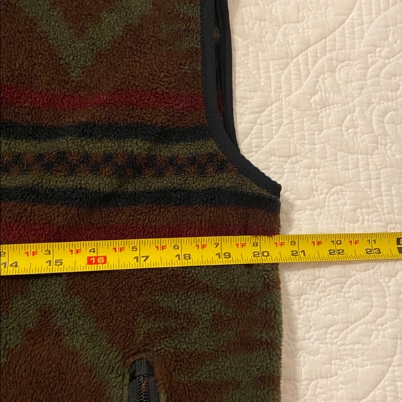 Men’s vintage 90’s Aztec print vest by Woolrich - Picture 5 of 8